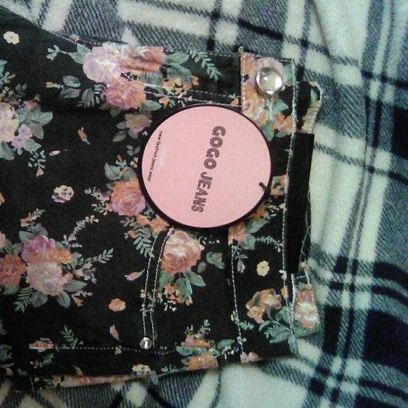 GoGo jeans floral shorts - Picture 3 of 6